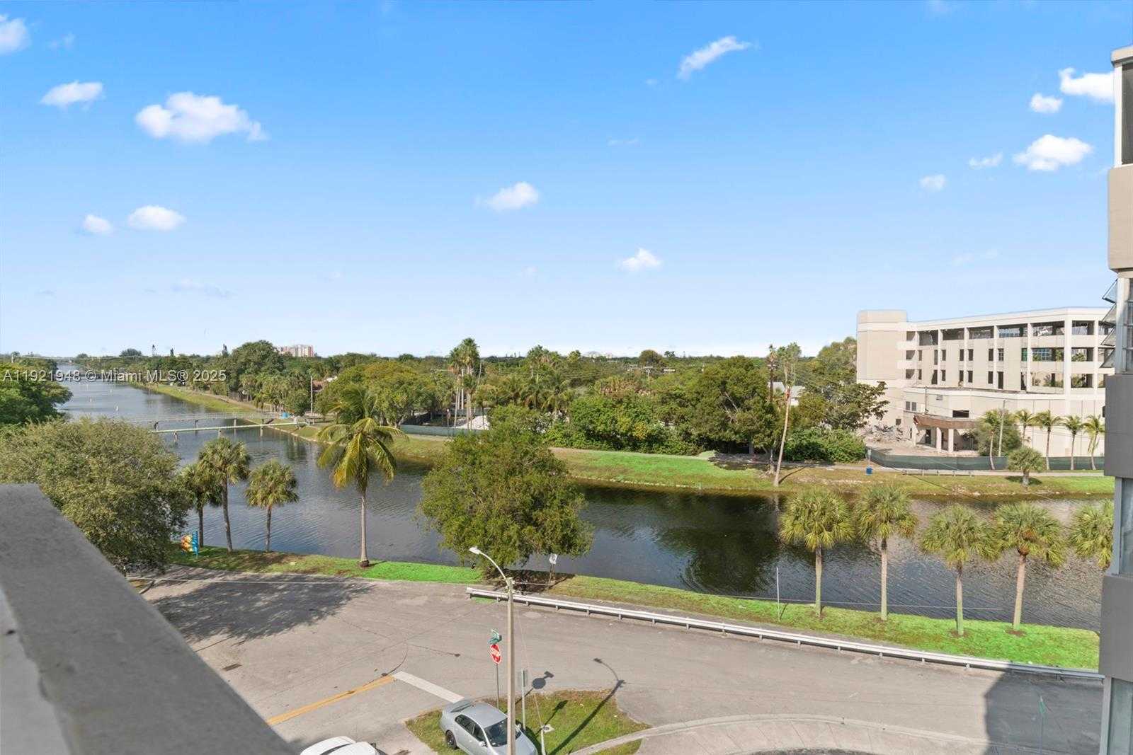 Small Image of 16450 MIAMI DR #602, North Miami Beach Number 13