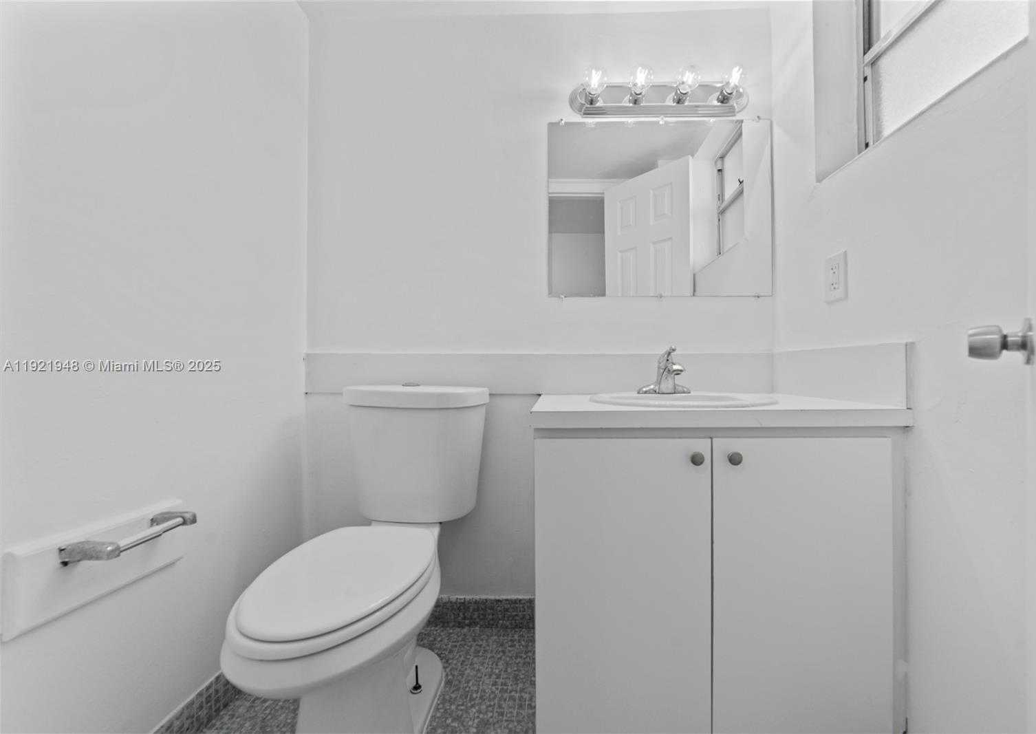 Small Image of 16450 MIAMI DR #602, North Miami Beach Number 18
