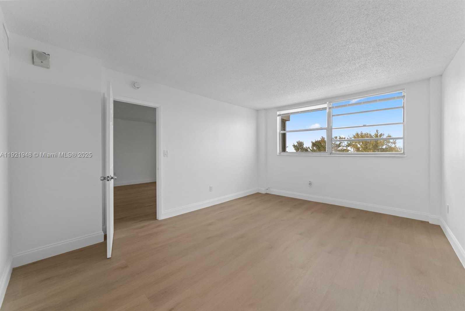 Small Image of 16450 MIAMI DR #602, North Miami Beach Number 19