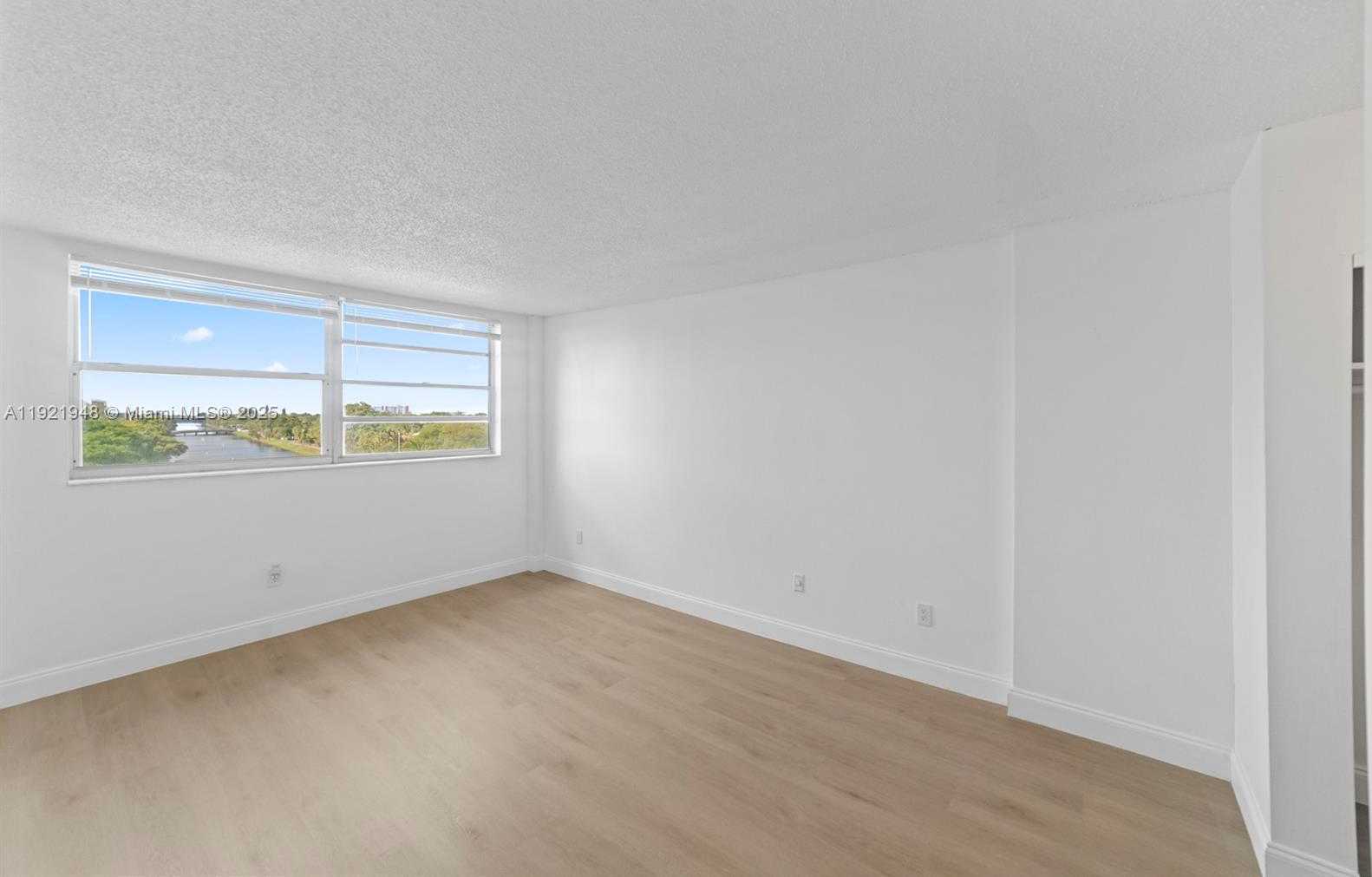 Small Image of 16450 MIAMI DR #602, North Miami Beach Number 20