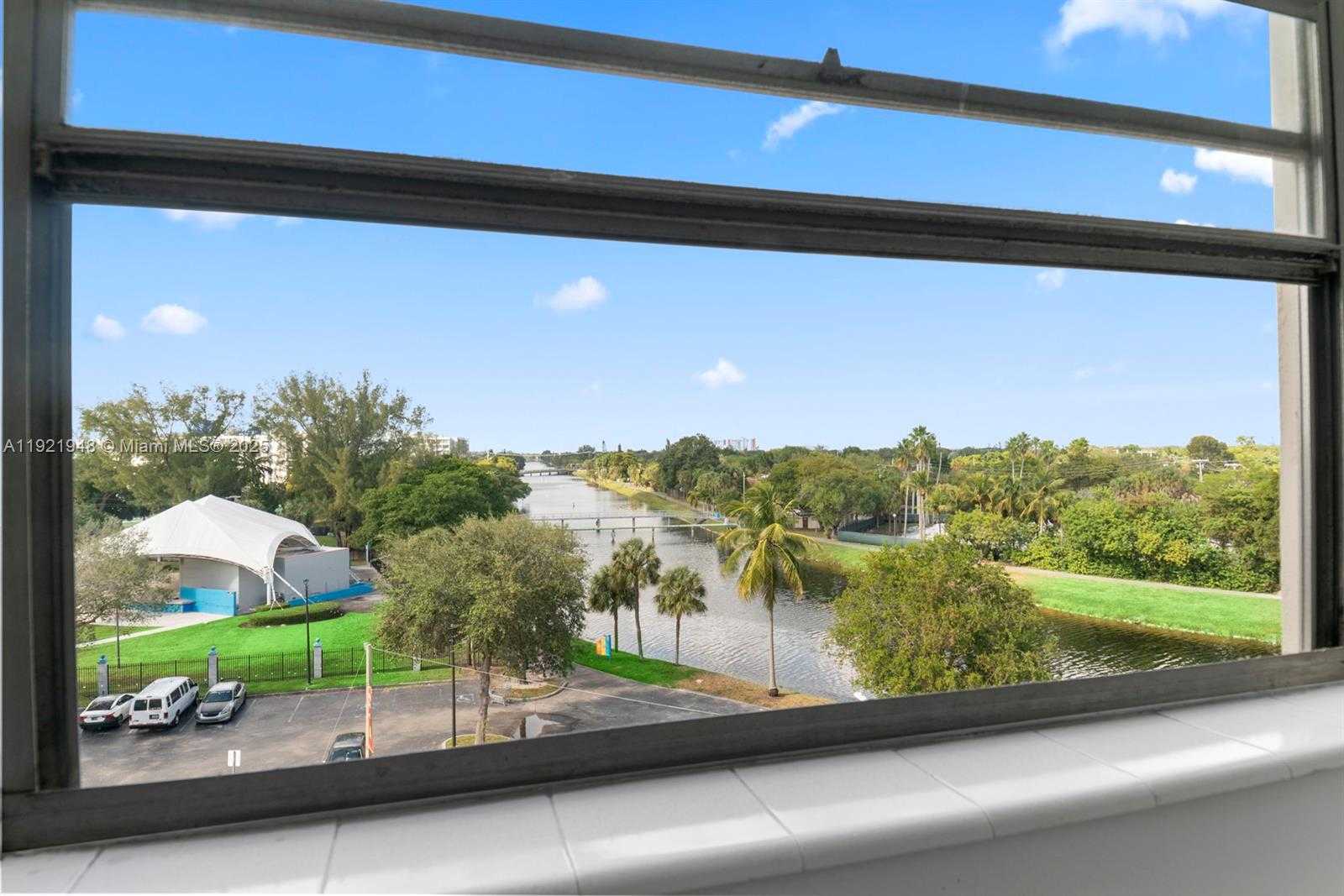 Small Image of 16450 MIAMI DR #602, North Miami Beach Number 21