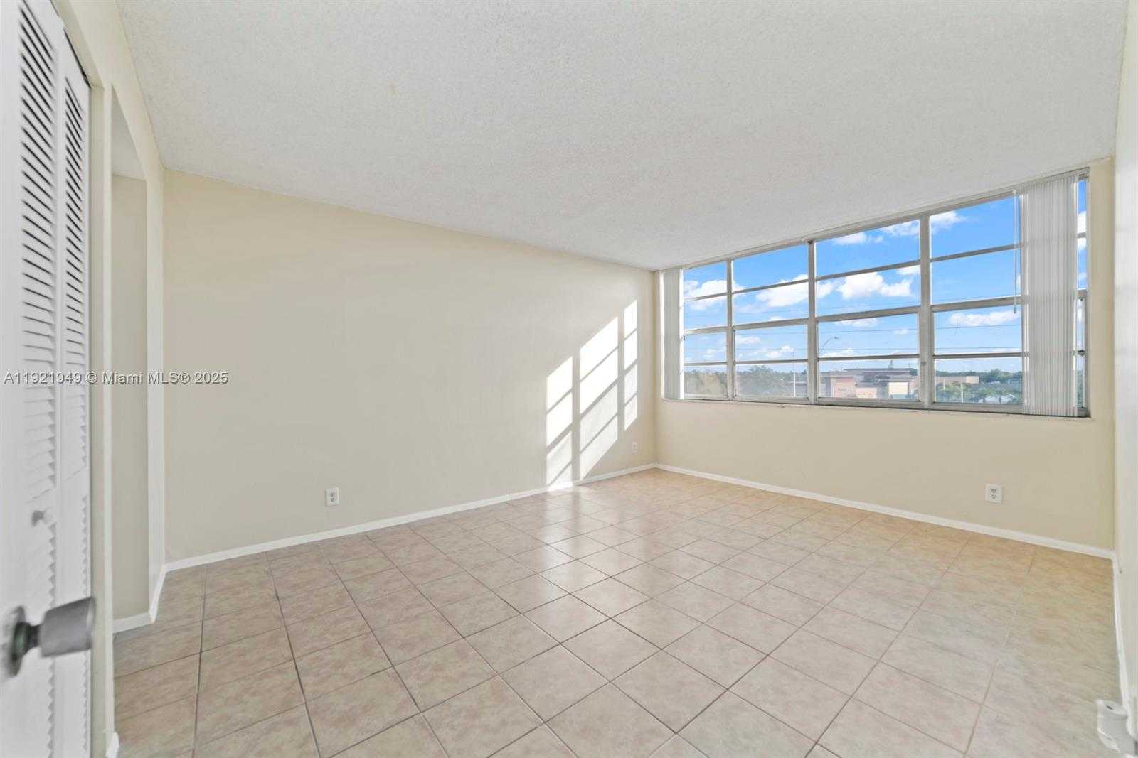Small Image of 16710 NORTH EAST 9TH AVE #408, North Miami Beach Number 18
