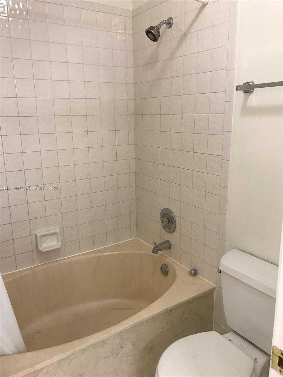 Small Image of 3564 MAGELLAN CIR #214-1, Aventura Number 12