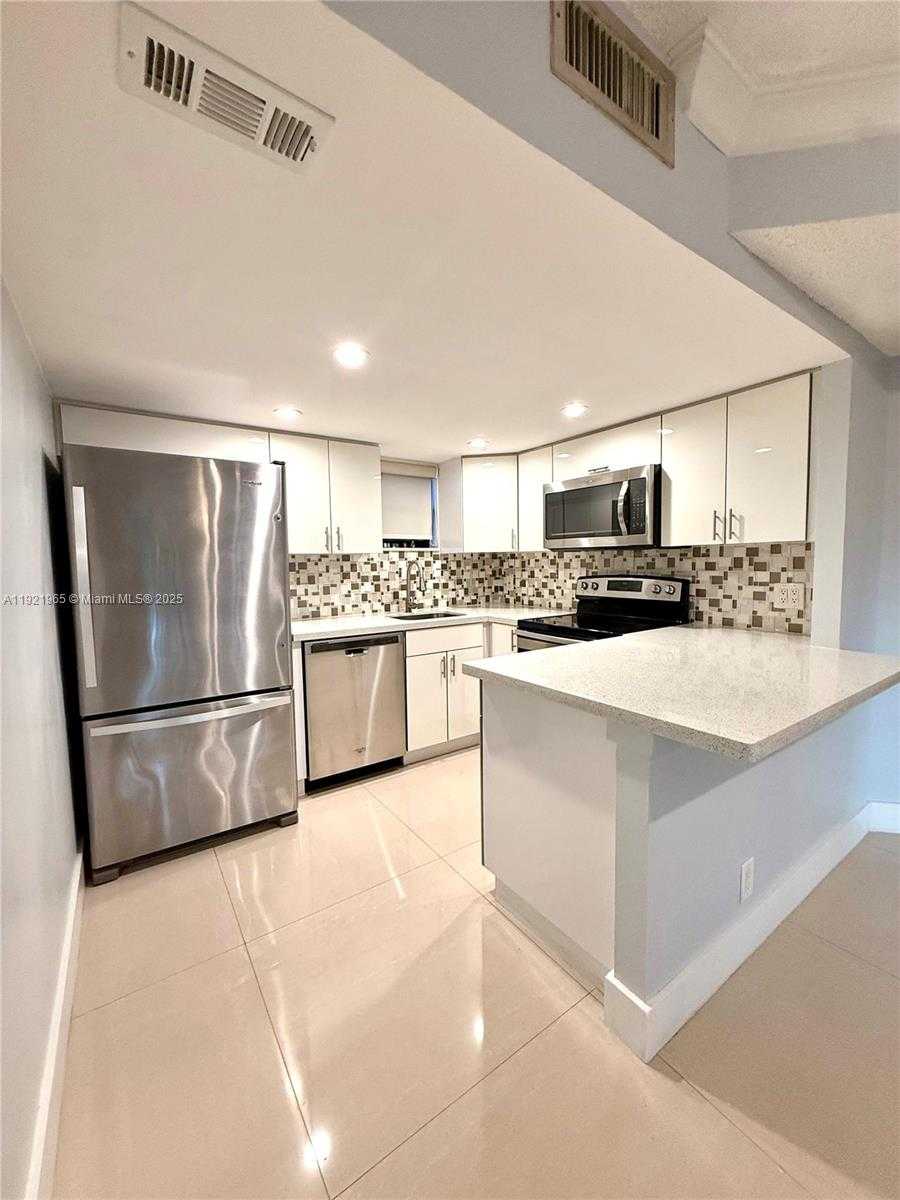 Small Image of 8290 LAKE DR #235, Doral Number 1
