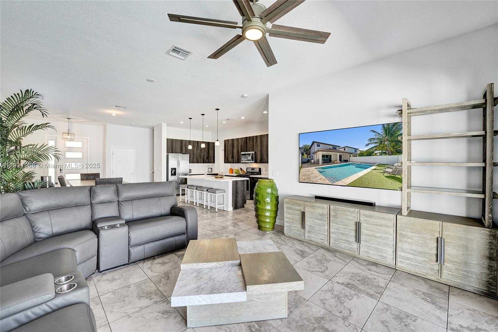 Small Image of 4947 WHISPERING WAY, Dania Beach Number 2