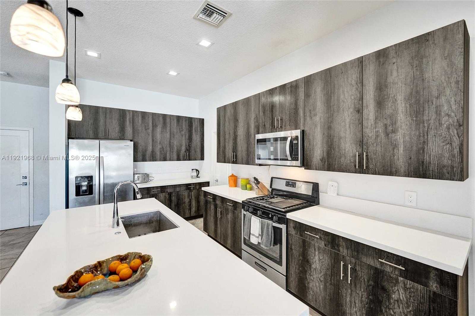 Small Image of 4947 WHISPERING WAY, Dania Beach Number 3