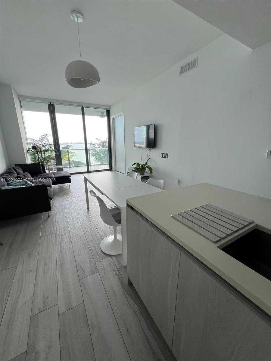 Imagen de Pequeño Objeto