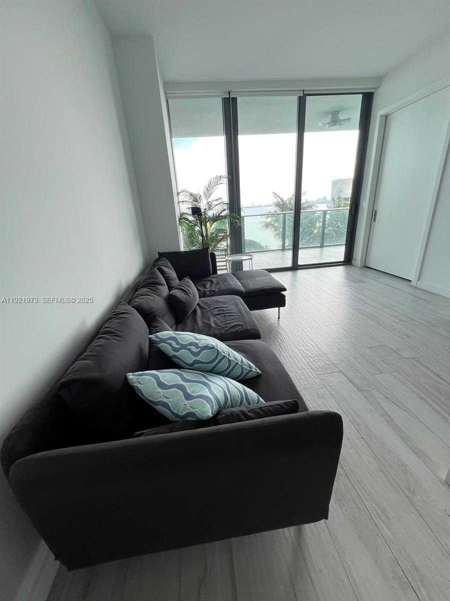 Imagen de Pequeño Objeto