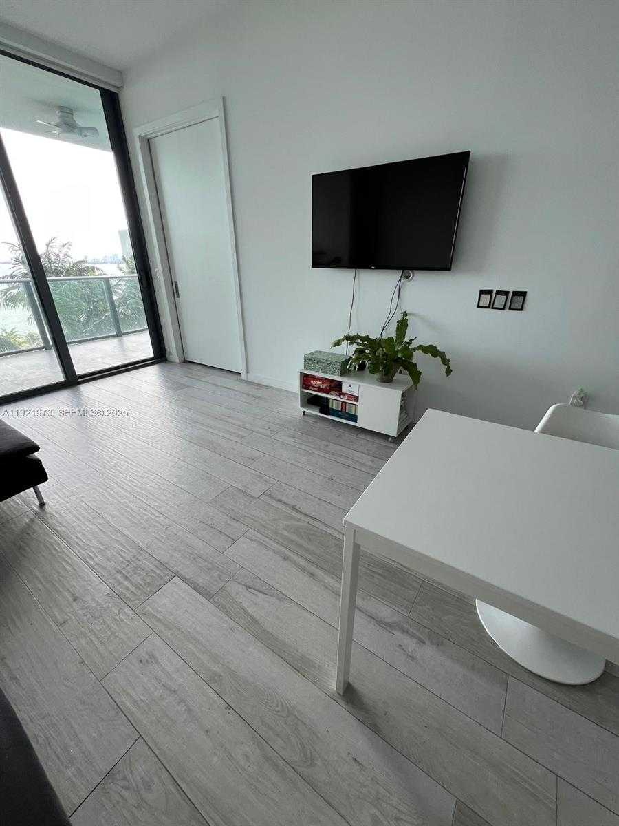 Imagen de Pequeño Objeto