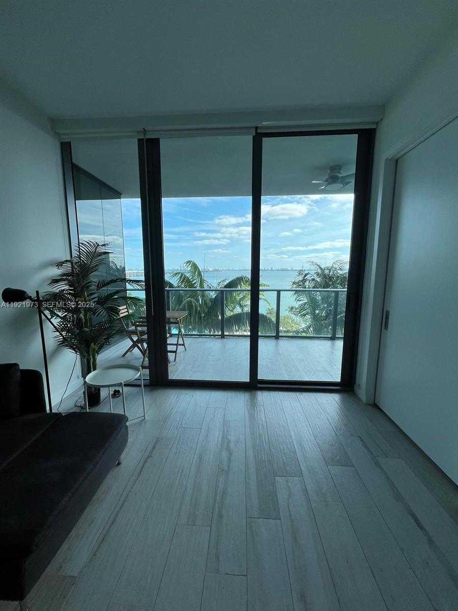 Imagen de Pequeño Objeto