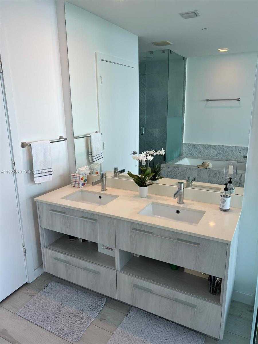 Imagen de Pequeño Objeto