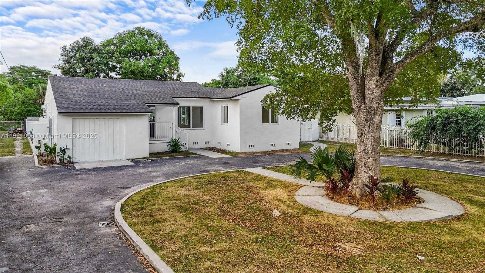 Small Image of 201 SOUTH BISCAYNE RIVER DR #A, Miami Number 1