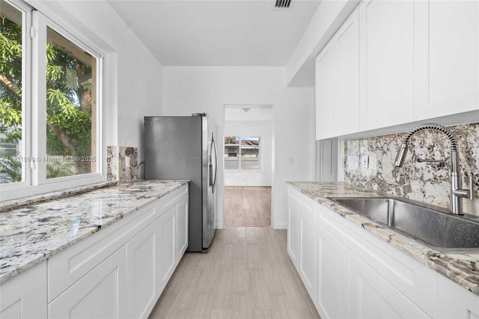 Small Image of 201 SOUTH BISCAYNE RIVER DR #A, Miami Number 17