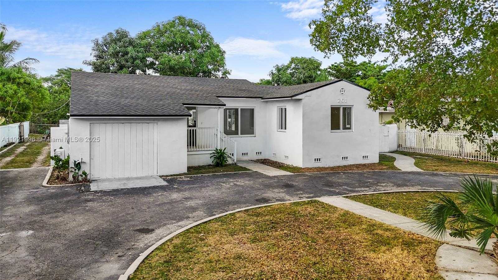 Small Image of 201 SOUTH BISCAYNE RIVER DR #A, Miami Number 2