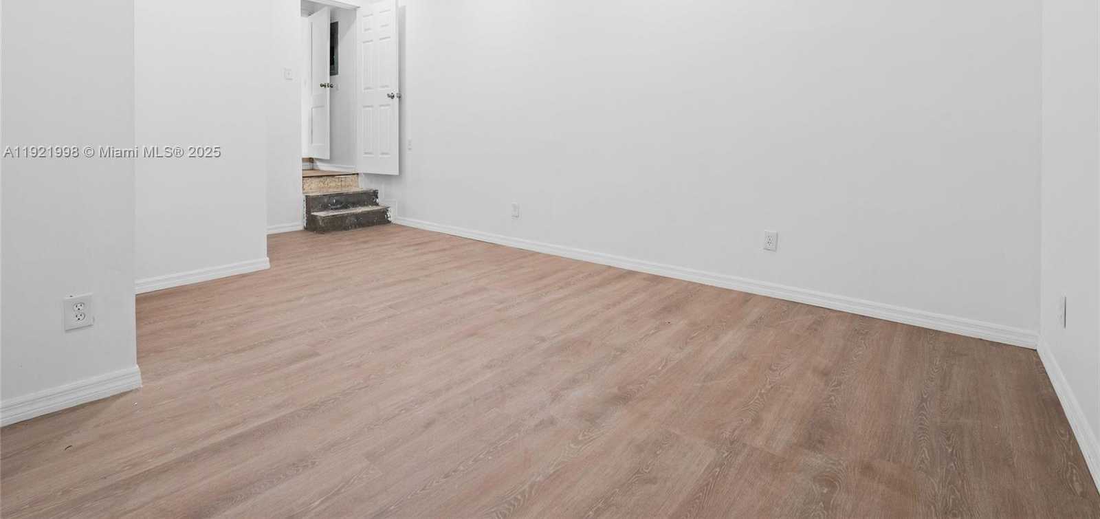 Small Image of 201 SOUTH BISCAYNE RIVER DR #A, Miami Number 21