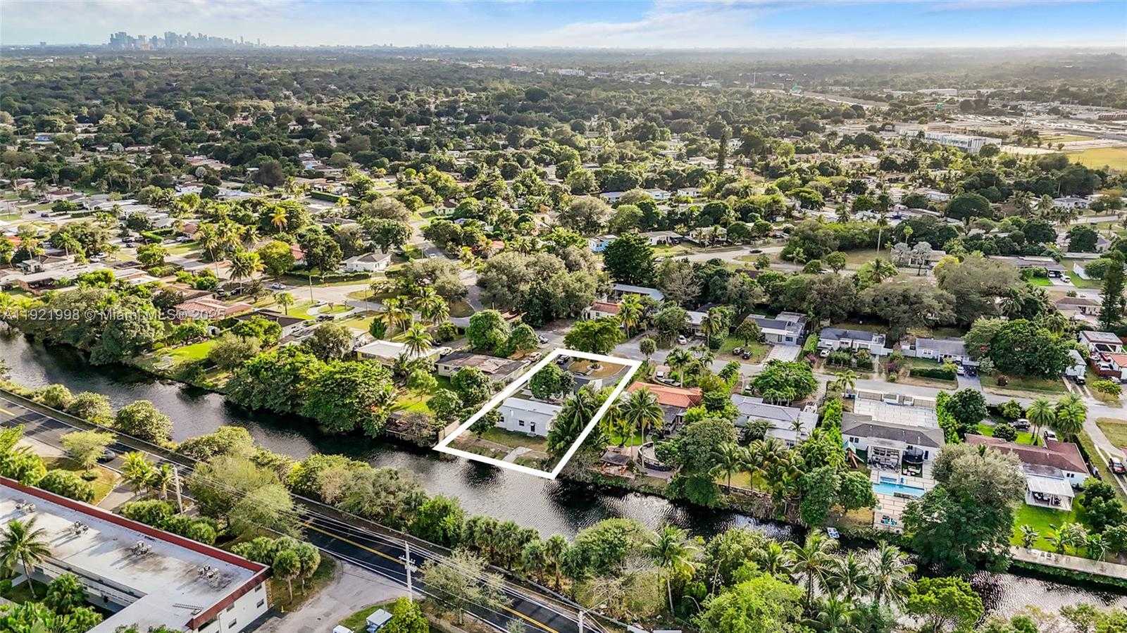 Small Image of 201 SOUTH BISCAYNE RIVER DR #A, Miami Number 5