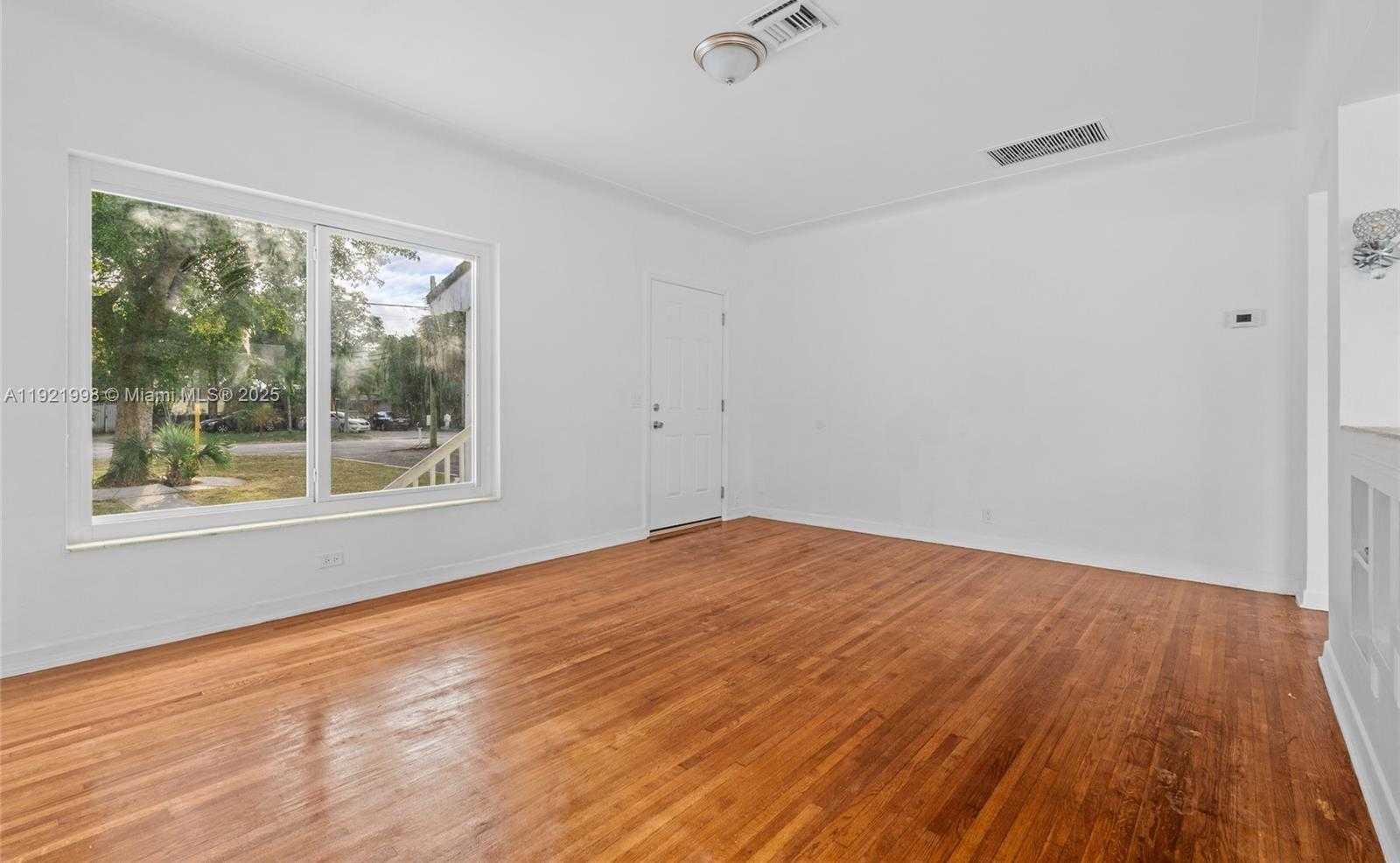 Small Image of 201 SOUTH BISCAYNE RIVER DR #A, Miami Number 7