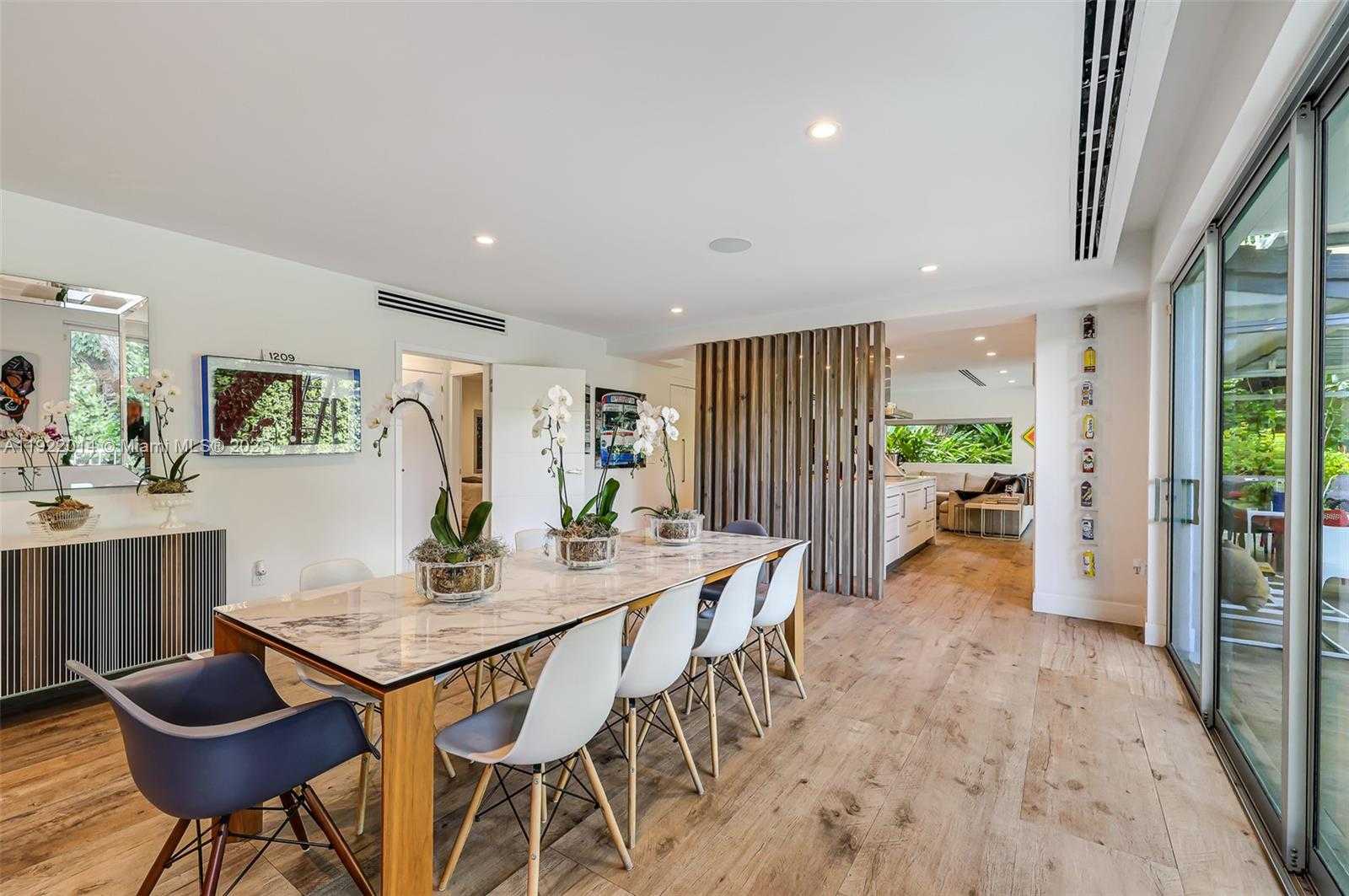 Small Image of 79 WEST SHORE DR W, Miami Number 11