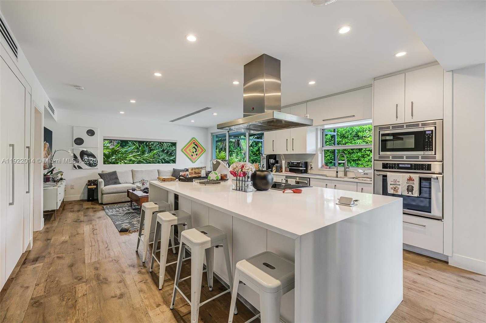 Small Image of 79 WEST SHORE DR W, Miami Number 12