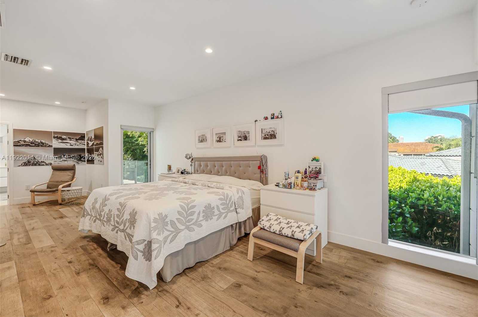 Small Image of 79 WEST SHORE DR W, Miami Number 13