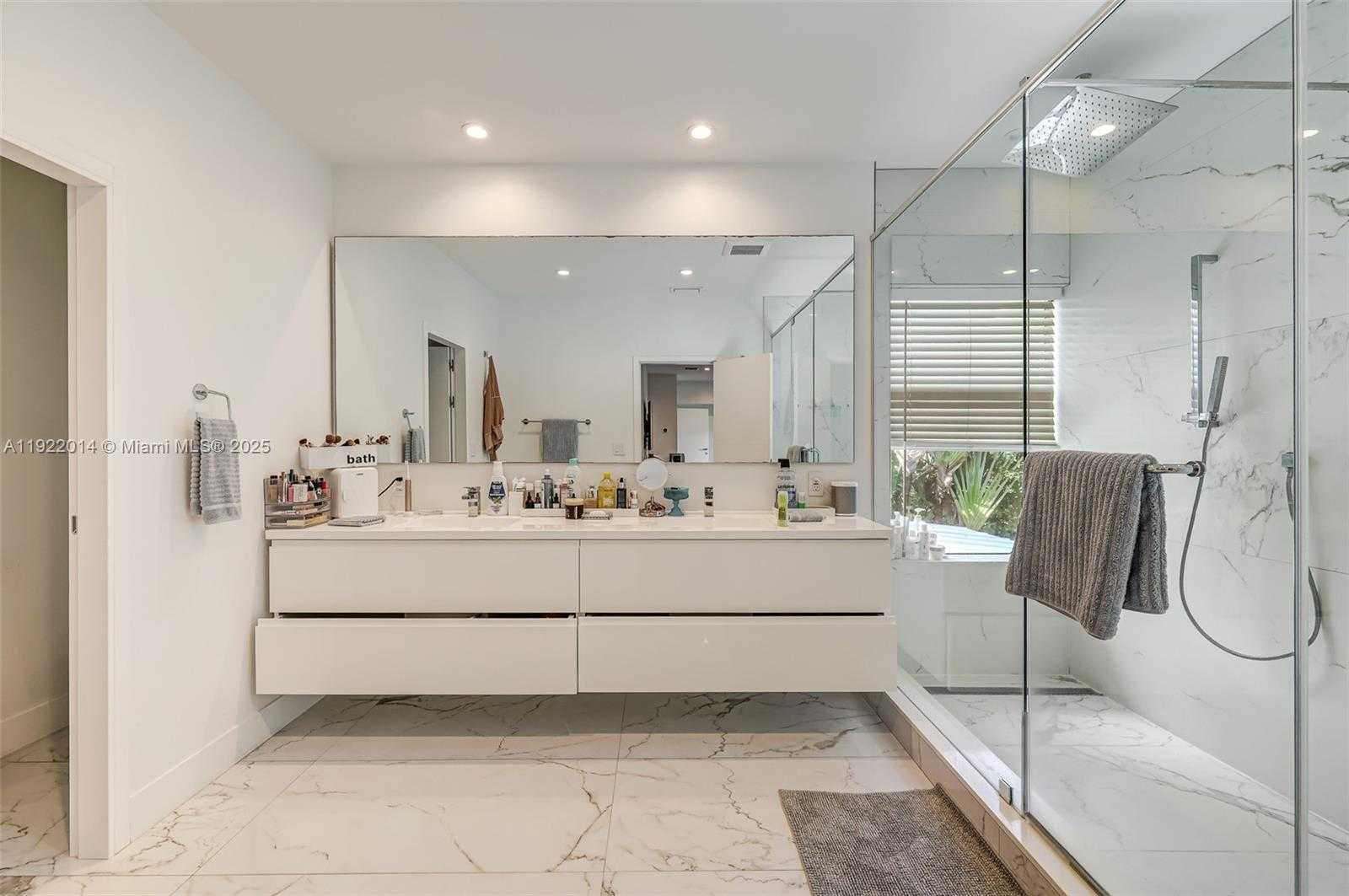 Small Image of 79 WEST SHORE DR W, Miami Number 15