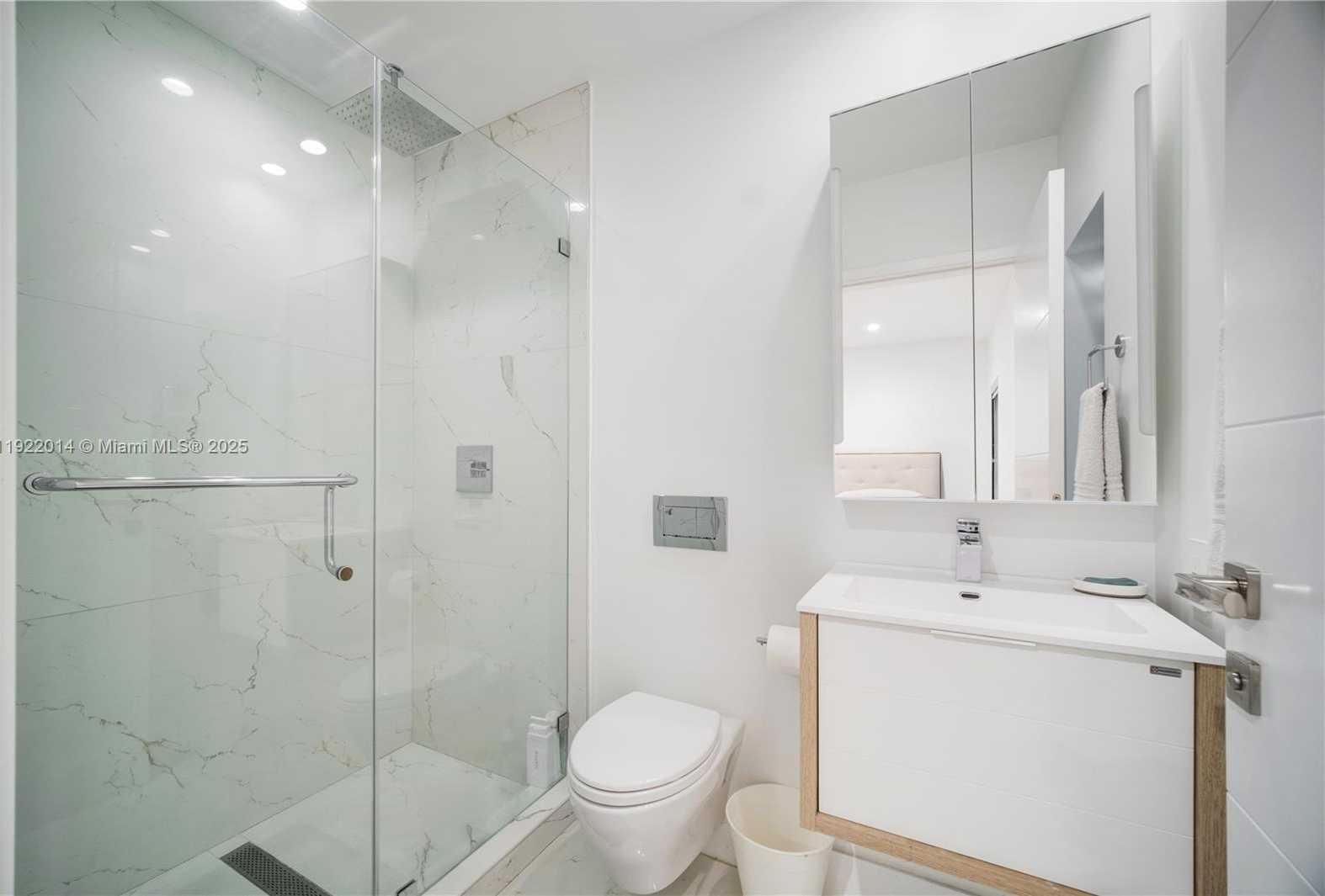 Small Image of 79 WEST SHORE DR W, Miami Number 16