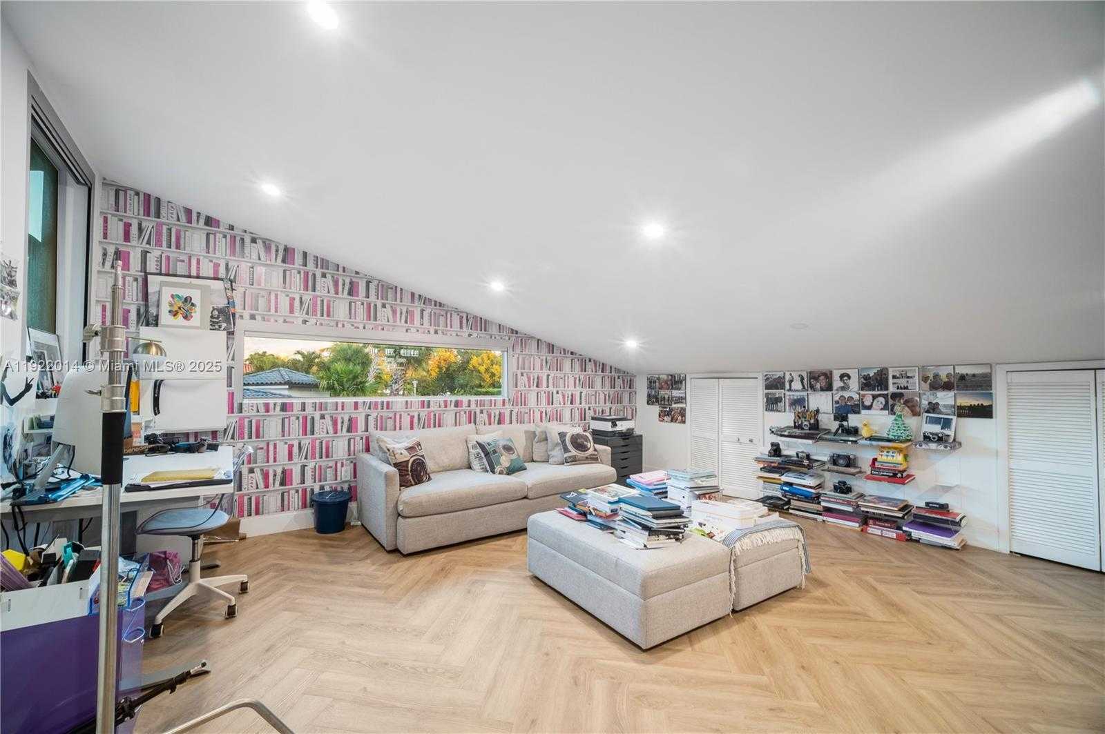 Small Image of 79 WEST SHORE DR W, Miami Number 18