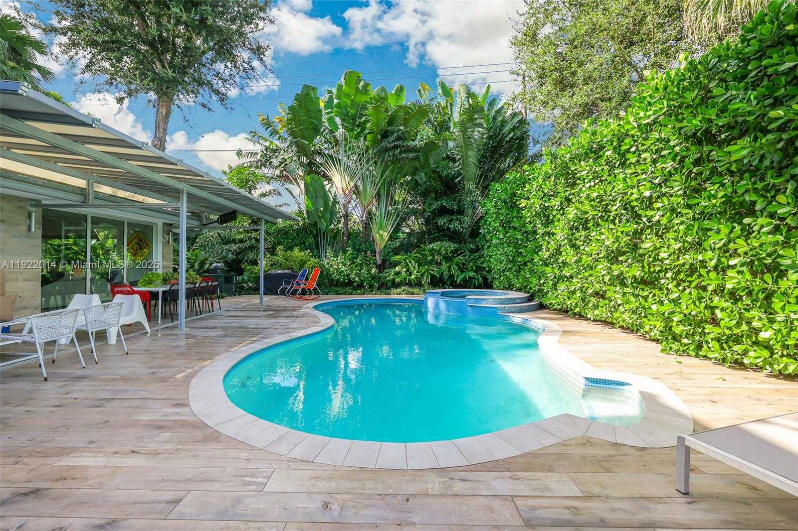 Small Image of 79 WEST SHORE DR W, Miami Number 21