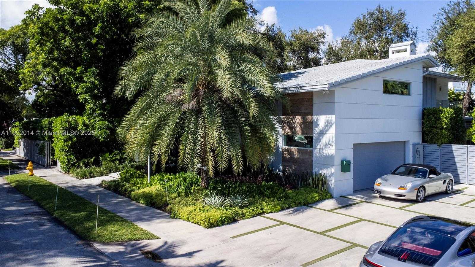 Small Image of 79 WEST SHORE DR W, Miami Number 3