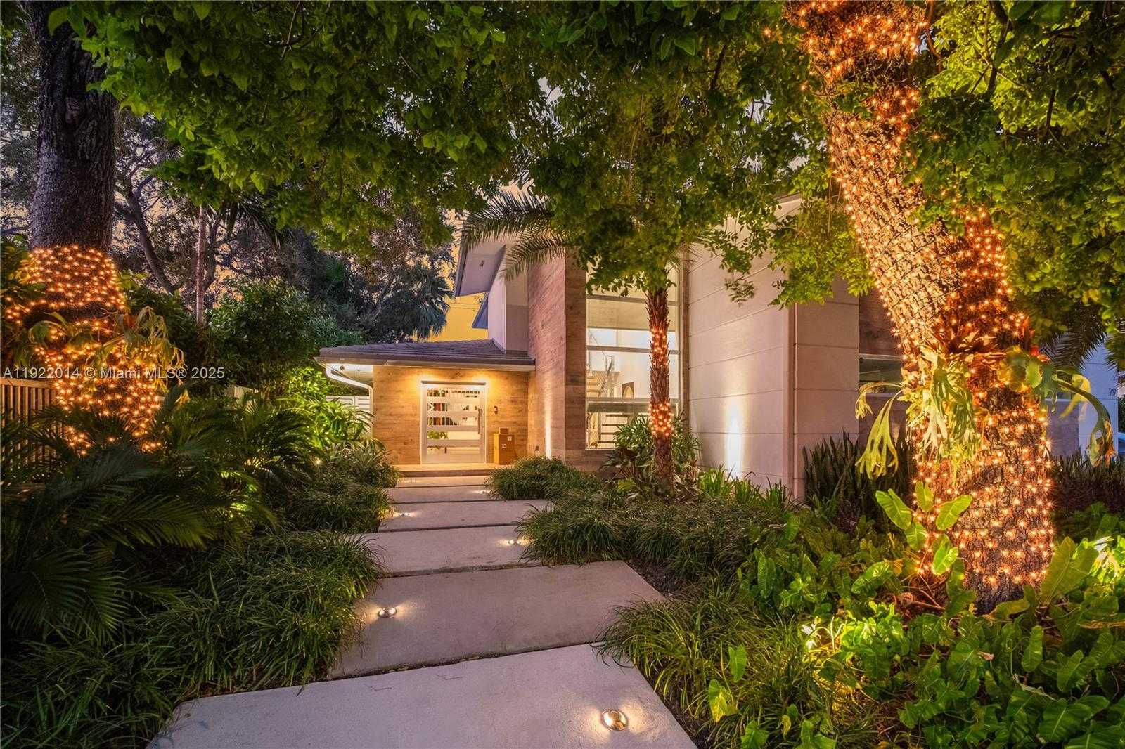 Small Image of 79 WEST SHORE DR W, Miami Number 5