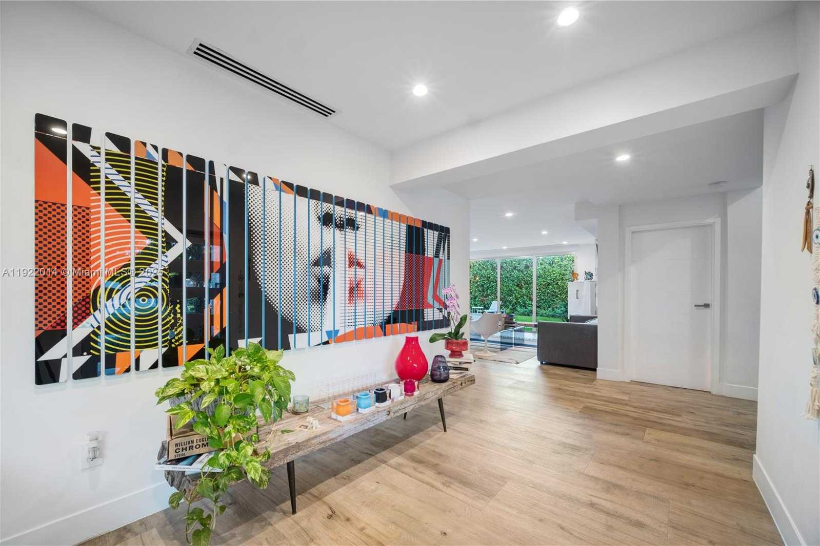 Small Image of 79 WEST SHORE DR W, Miami Number 7