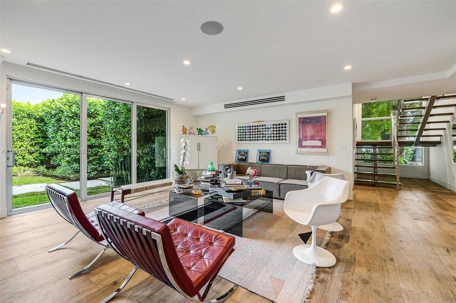 Small Image of 79 WEST SHORE DR W, Miami Number 9