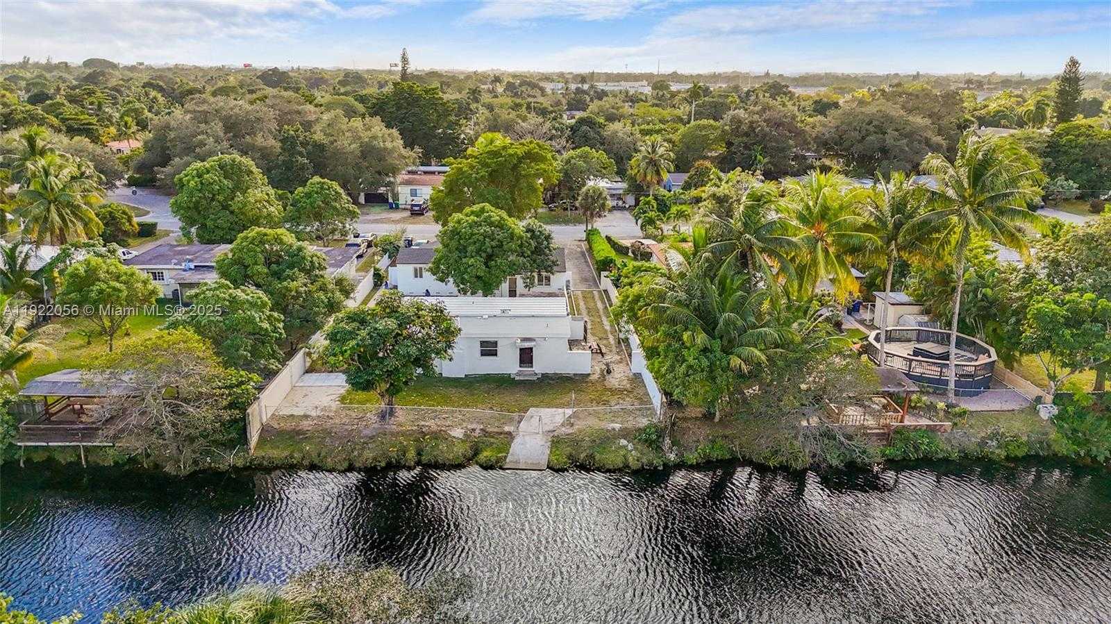 Small Image of 201 SOUTH BISCAYNE RIVER DR #AB, Miami Number 2