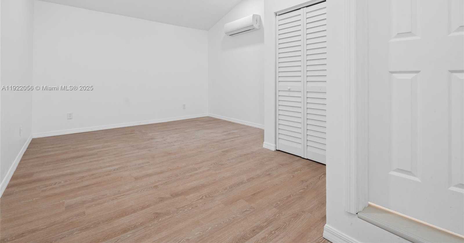 Small Image of 201 SOUTH BISCAYNE RIVER DR #AB, Miami Number 22