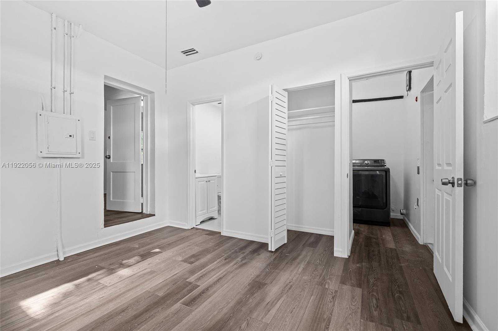 Small Image of 201 SOUTH BISCAYNE RIVER DR #AB, Miami Number 54