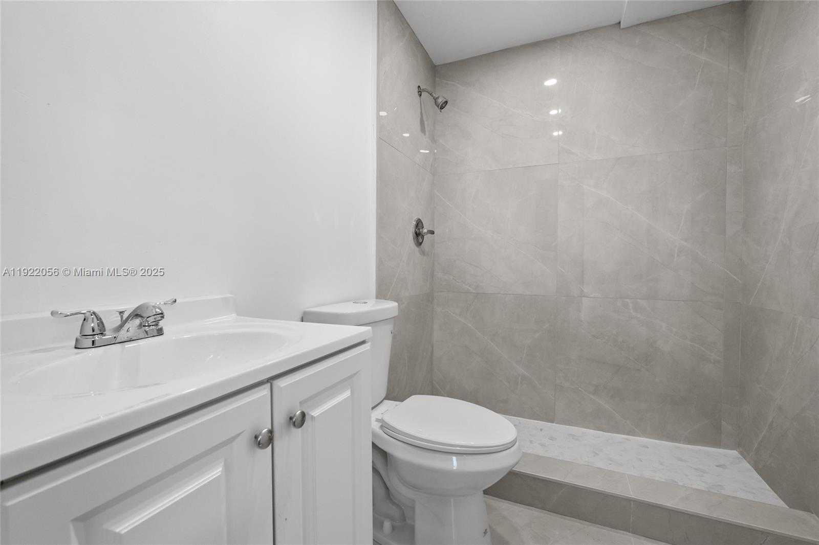 Small Image of 201 SOUTH BISCAYNE RIVER DR #AB, Miami Number 58