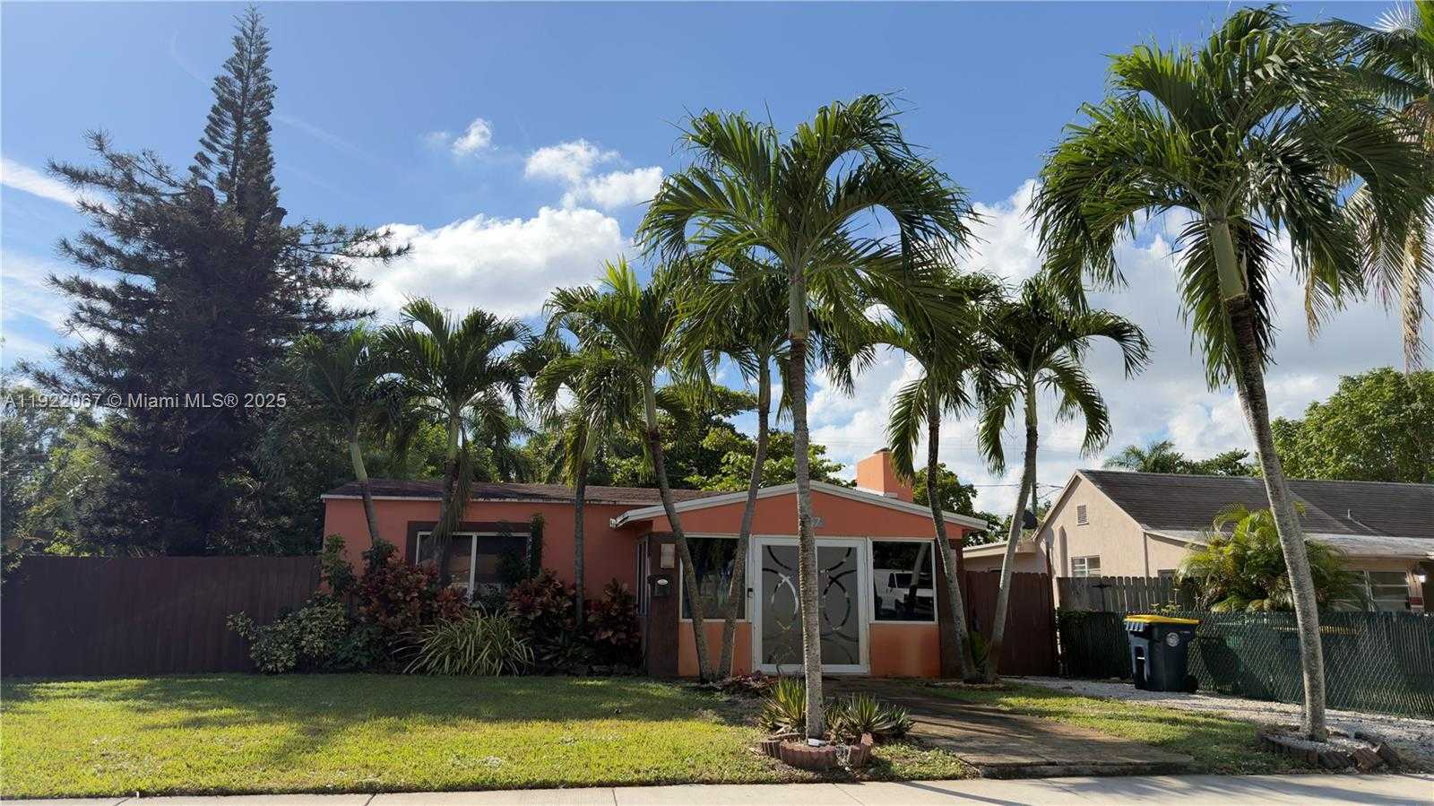 Small Image of 37 SOUTH WEST 11TH ST, Dania Beach Number 1