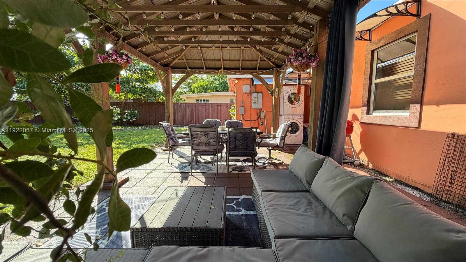 Small Image of 37 SOUTH WEST 11TH ST, Dania Beach Number 3