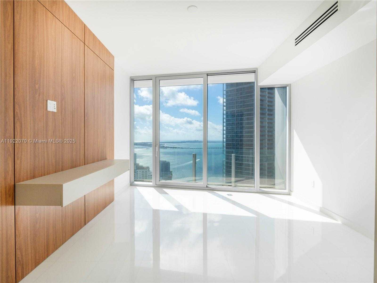 Small Image of 300 BISCAYNE BOULEVARD WAY #4305W, Miami Number 10