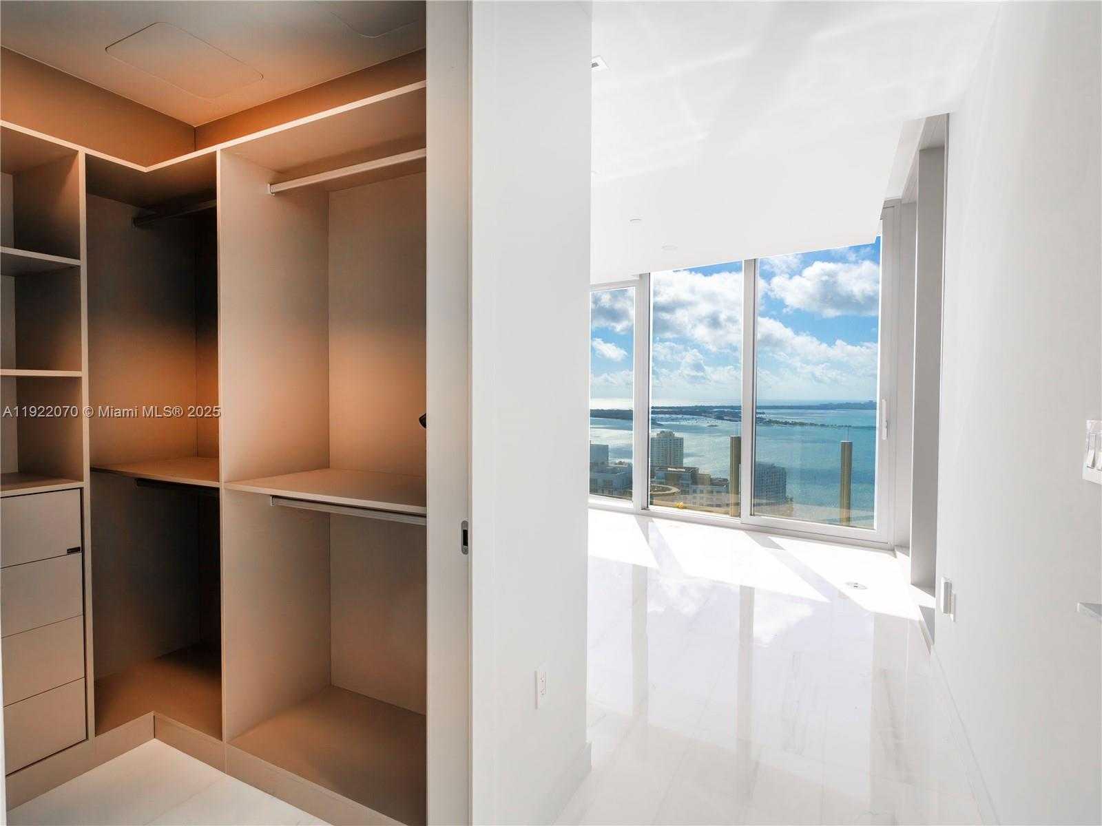 Small Image of 300 BISCAYNE BOULEVARD WAY #4305W, Miami Number 11