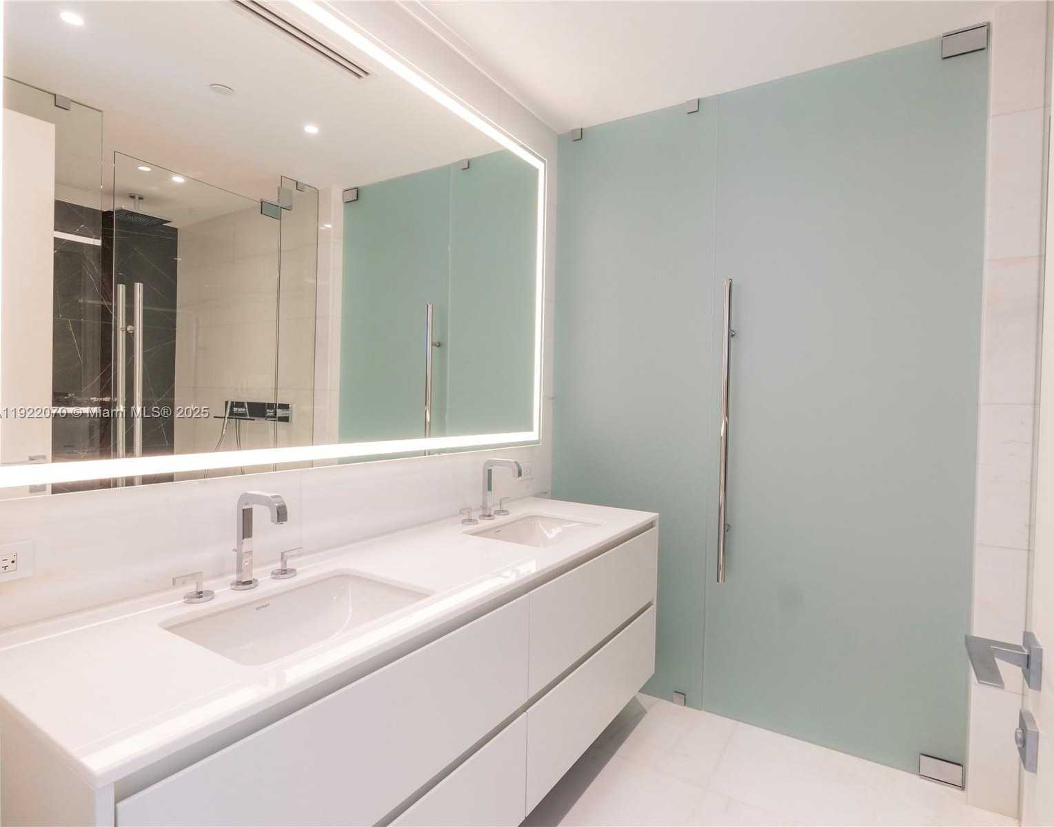Small Image of 300 BISCAYNE BOULEVARD WAY #4305W, Miami Number 13