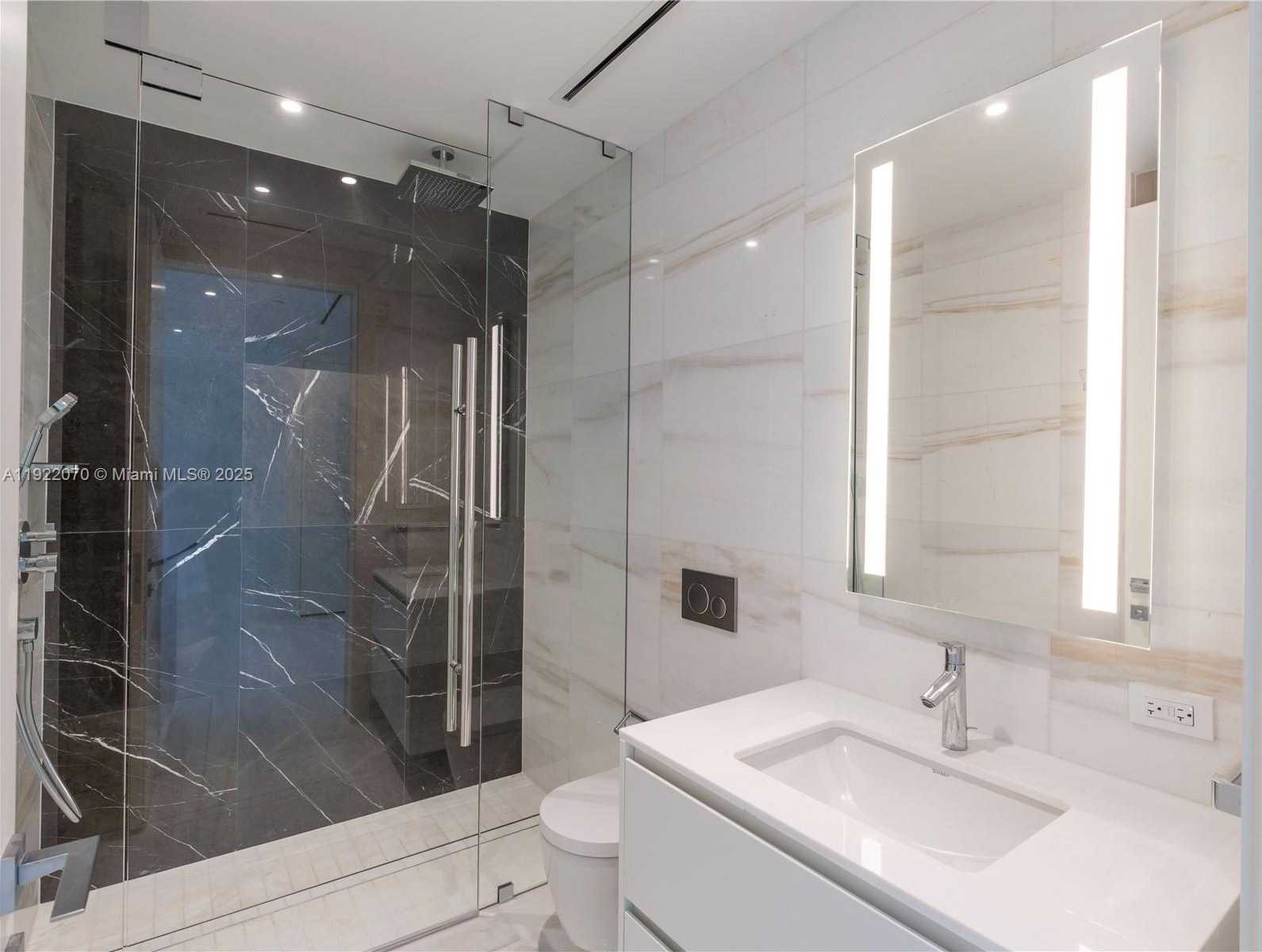 Small Image of 300 BISCAYNE BOULEVARD WAY #4305W, Miami Number 14