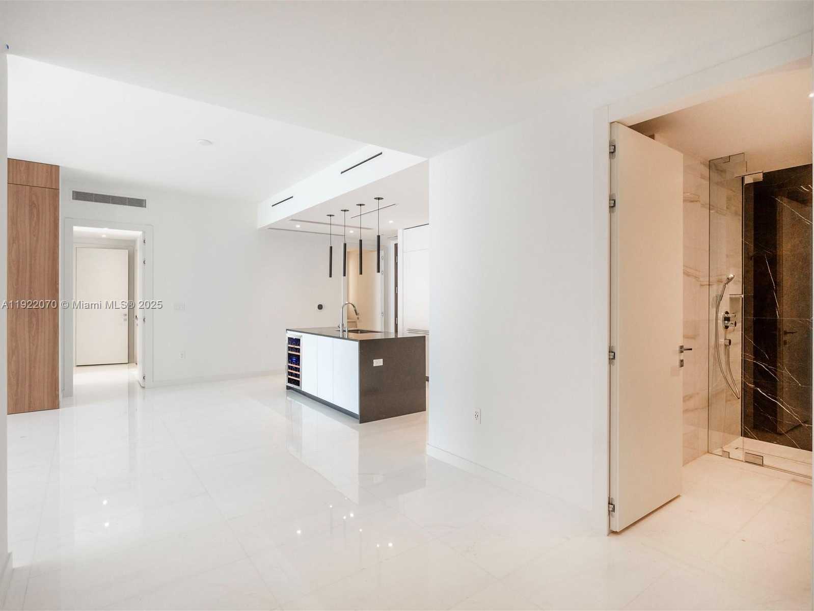 Small Image of 300 BISCAYNE BOULEVARD WAY #4305W, Miami Number 17