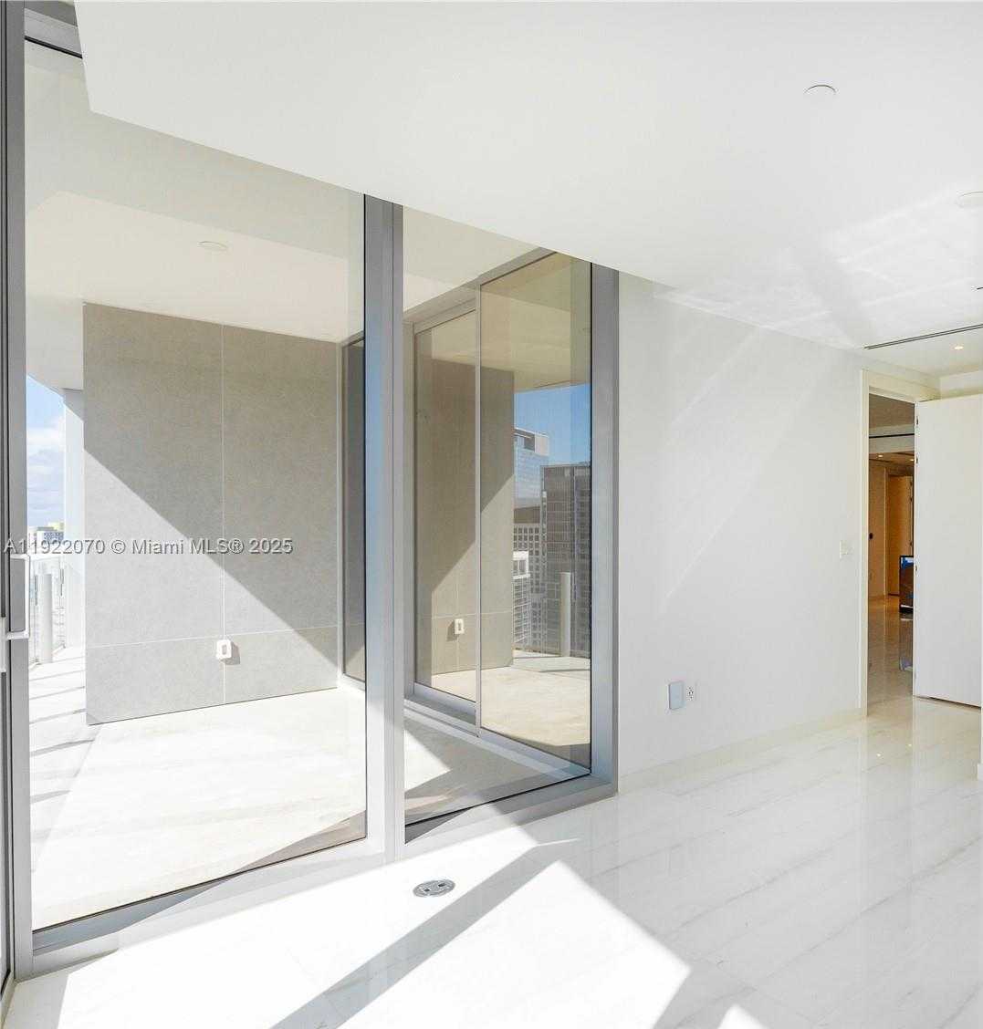 Small Image of 300 BISCAYNE BOULEVARD WAY #4305W, Miami Number 19