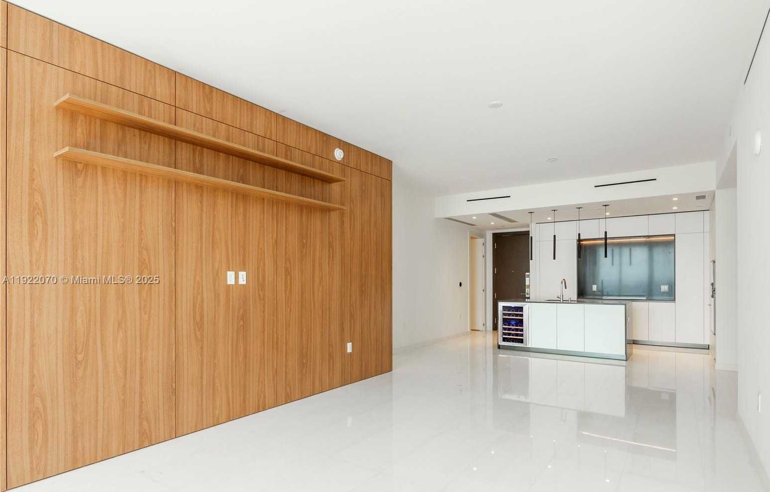 Small Image of 300 BISCAYNE BOULEVARD WAY #4305W, Miami Number 2