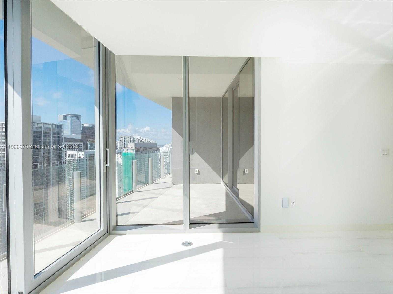 Small Image of 300 BISCAYNE BOULEVARD WAY #4305W, Miami Number 20