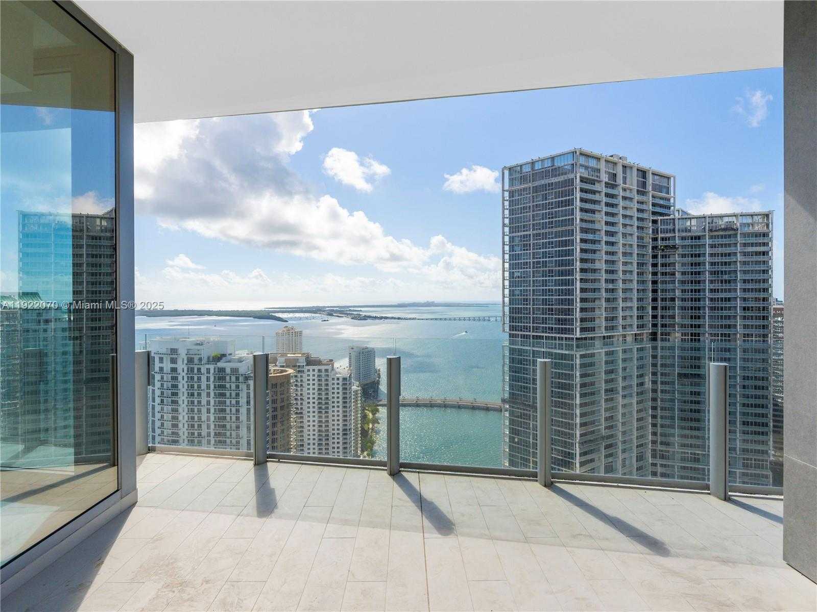 Small Image of 300 BISCAYNE BOULEVARD WAY #4305W, Miami Number 21