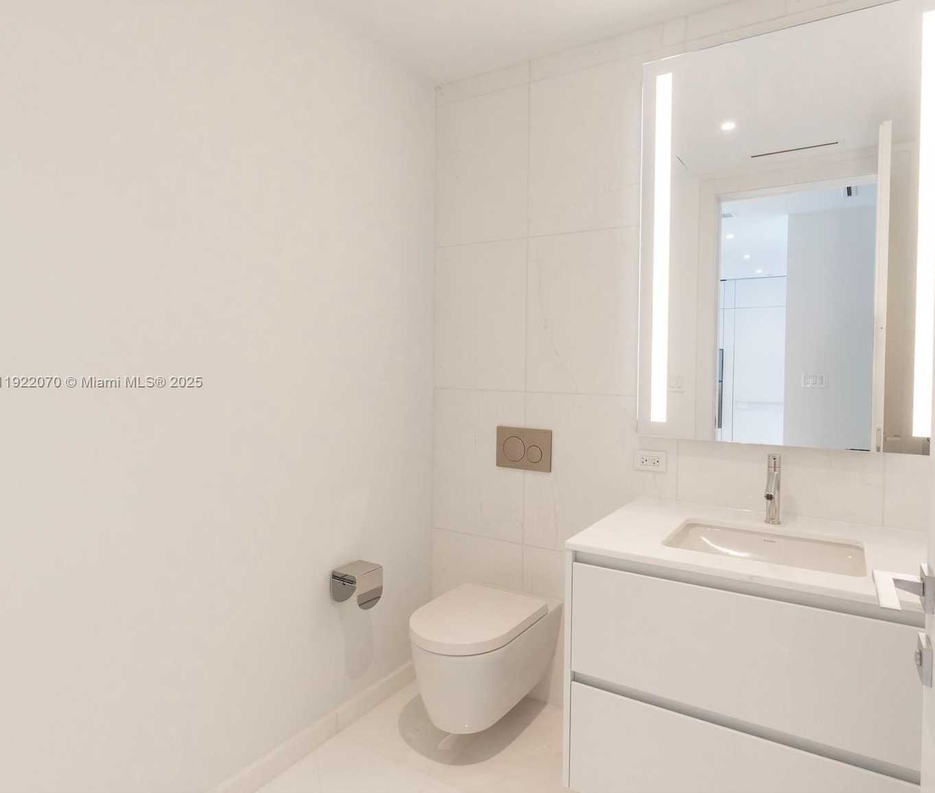 Small Image of 300 BISCAYNE BOULEVARD WAY #4305W, Miami Number 23