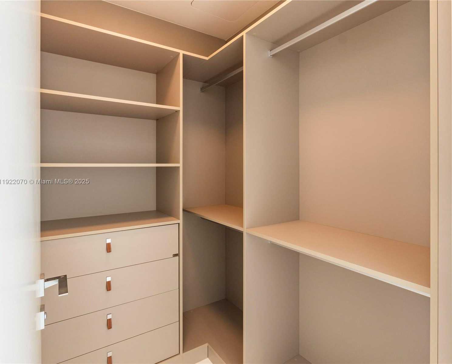 Small Image of 300 BISCAYNE BOULEVARD WAY #4305W, Miami Number 25