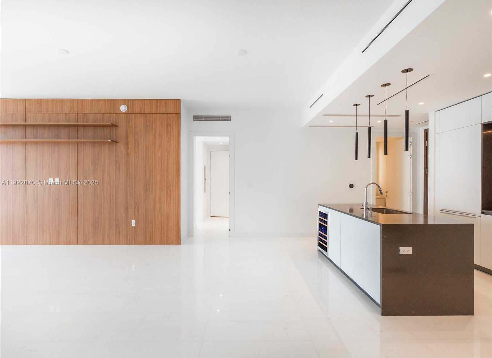 Small Image of 300 BISCAYNE BOULEVARD WAY #4305W, Miami Number 26